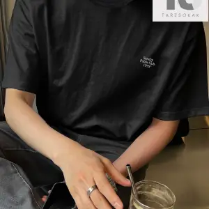 Erkek Ayı ve Mektup Grafikli Tişört