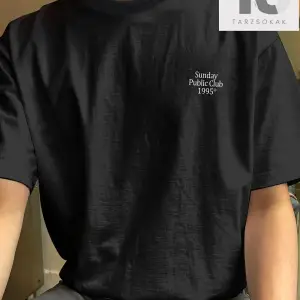 Erkek Ayı ve Mektup Grafikli Tişört