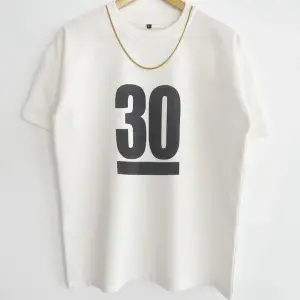 Erkek Beyaz 30 Baskılı Oversize Bisiklet Yaka Kısa Kollu T-shirt