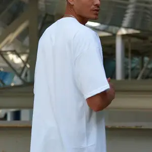 Erkek Beyaz Regular Fit Kısa Kollu Bol Kesim Pamuklu Bisiklet