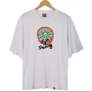 Erkek Beyaz Sun Is Shining Oversze Bisiklet Yaka Tshirt
