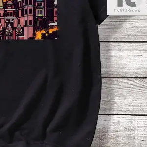 Erkek Binası ve Japonca Harf Grafikli Tişört