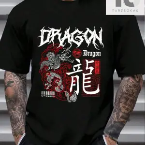 Erkek Çin Ejderhası ve Mektup Baskılı Kısa Kollu Tişört