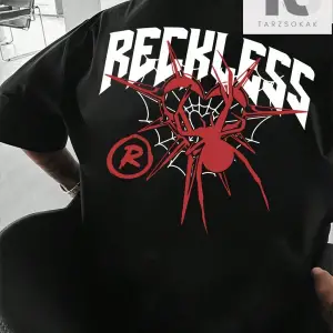 Erkek Göz ve Harf Baskılı Yuvarlak Yaka Tişört