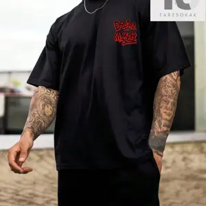 Erkek Harf Ve Yüz Baskılı Tişört