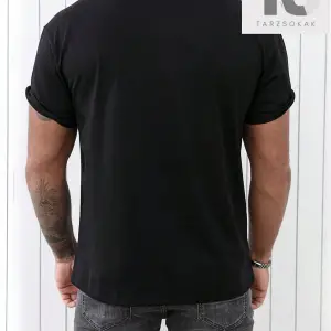 Erkek Heykel Baskılı Tişört