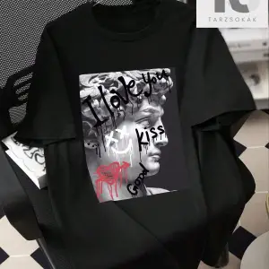 Erkek Heykel Ve Yazı Baskılı T-Shirt