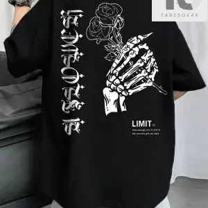 Erkek Kafatası El ve Harf Baskılı Tişört