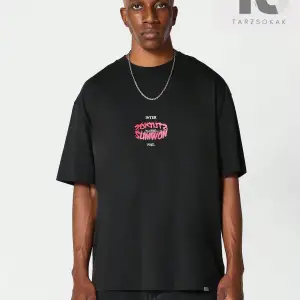 Erkek Kafatası El ve Poker Kartı Baskılı Tişört