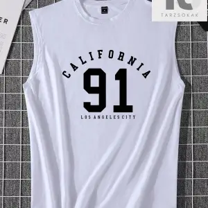 Erkek Kafatası ve Çiçek Desenli Kısa Kollu Tişört