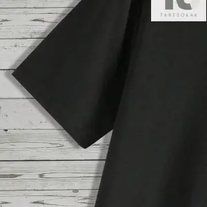 Erkek Kafatası ve Mektup Baskılı Yuvarlak Yaka Tişört