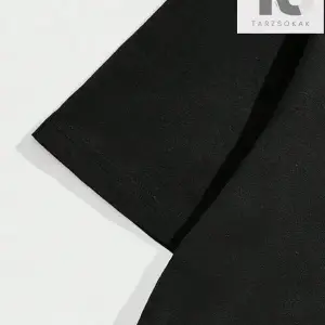 Erkek Karakter ve Harf Baskılı Tişört