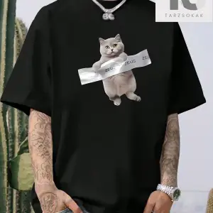 Erkek Kedi ve Mektup Baskılı Tişört