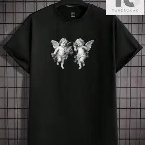 Erkek Melek Baskılı Damla Omuz Tişört