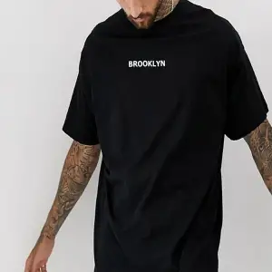 Erkek Siyah Brooklyn Baskılı Oversize Bisiklet Yaka Tişört