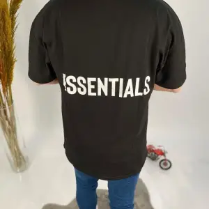 Erkek Siyah Essentials Baskılı Oversize Bisiklet Yaka T-shirt