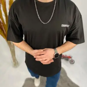 Erkek Siyah Essentials Baskılı Oversize Bisiklet Yaka T-shirt