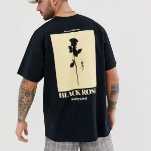 Erkek Siyah Gül Sırt Baskılı Oversize Bisiklet Yaka T-shirt