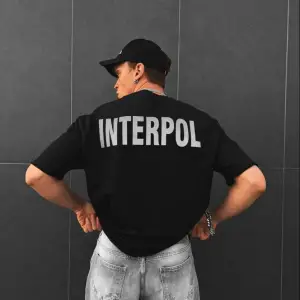 Erkek Siyah Interpol Baskılı Oversize Pamuklu Bisiklet Yaka T-shirt