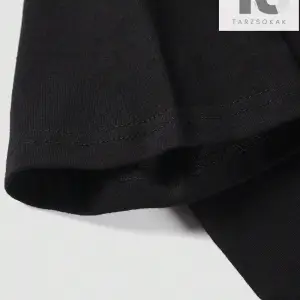 Erkek Siyah Örme Yuvarlak Yaka Düşük Omuz Kısa Kollu Tişört