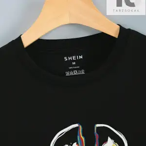 Erkek Slogan ve Şekil Grafikli Düşük Omuz Tişörtü