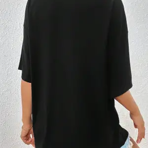 Essnce Ay Desenli Damla Omuz Tişört