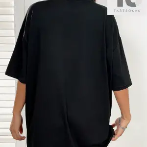 Essnce Harfli Grafik Düşük Omuz Tişört