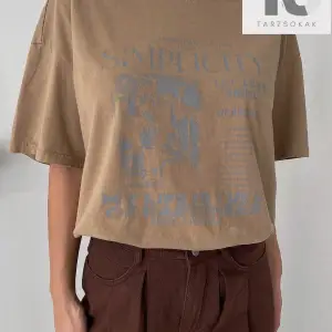 Essnce Kedi Desenli Damla Omuz Tişört