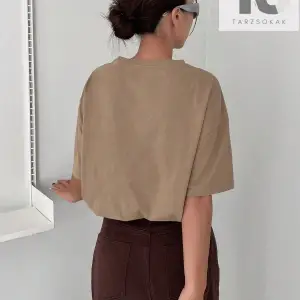 Essnce Kedi Desenli Damla Omuz Tişört