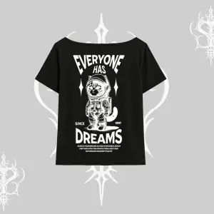 Everyone Has Dreams Yazılı Astronot Kedi Arka Baskılı Kayık Yaka Tshirt