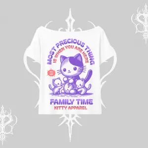 Family Time Yazılı Sevimli Anne Kedi Arka Baskılı Kayık Yaka Tshirt