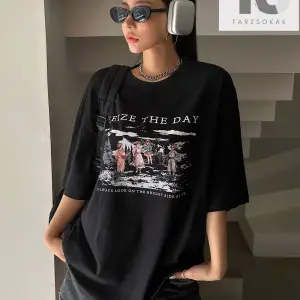 Figür & Slogan Grafikli Düşük Omuzlu Tişört