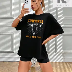 Figür ve Slogan Grafikli Düşük Omuzlu Tişört