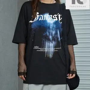 Goth Harfli Grafik Düşük Omuzlu Tişört