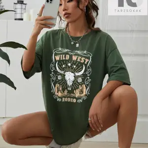 Goth Karikatür Grafik Düşük Omuz Tişört