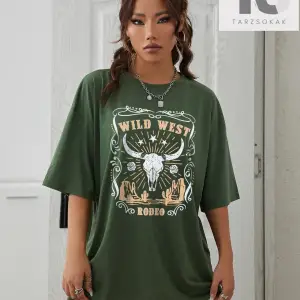 Goth Karikatür Grafik Düşük Omuz Tişört