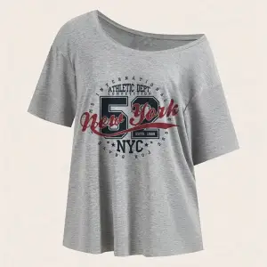 Gri Kadın Düşük Omuz Kayık Yaka New York 52 Baskılı