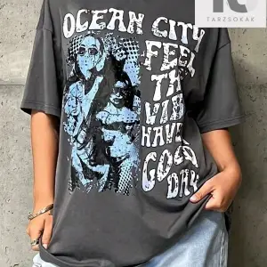 Harf Grafikli Düşük Omuzlu Tişört