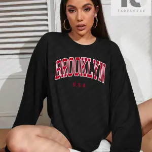 Harf Grafikli Düşük Omuzlu Tişört