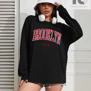 Harf Grafikli Düşük Omuzlu Tişört