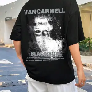 Harf ve Şekil Desenli Damla Omuzlu Tişört