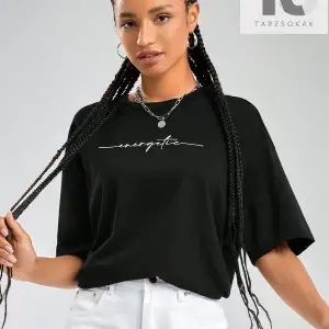 Harfli Grafik Düşük Omuz Oversize Tişört