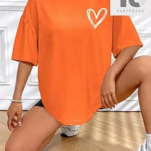 Harfli Grafik Düşük Omuz Oversize Tişört