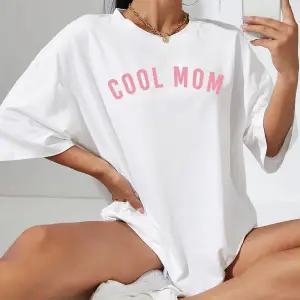 Harfli Grafik Düşük Omuz Oversize Tişört