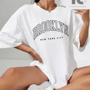 Harfli Grafik Düşük Omuz Oversize Tişört