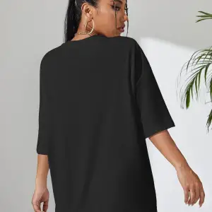 Harfli Grafik Düşük Omuz Oversize Tişört