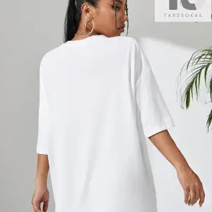 Harfli Grafik Düşük Omuz Oversize Tişört