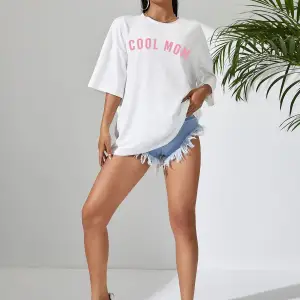 Harfli Grafik Düşük Omuz Oversize Tişört