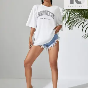 Harfli Grafik Düşük Omuz Oversize Tişört