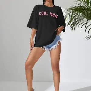 Harfli Grafik Düşük Omuz Oversize Tişört